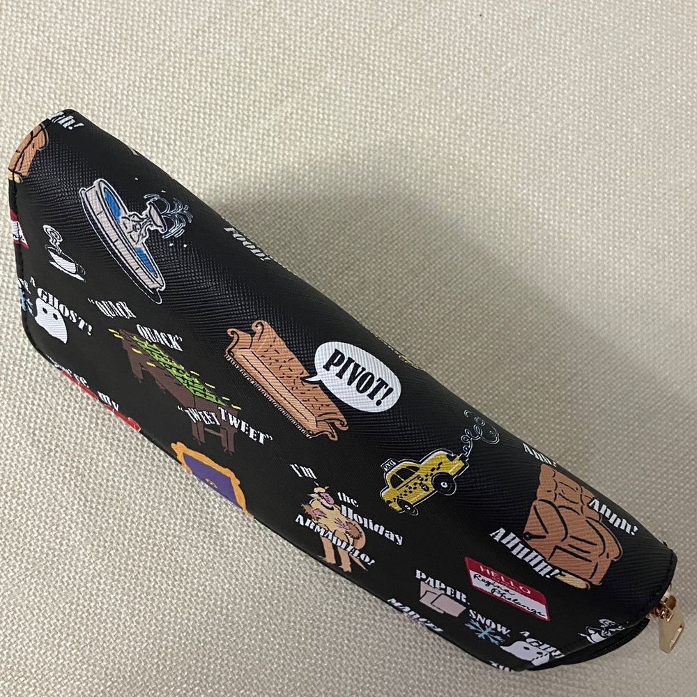 💐FRIENDS The TV Series Toss Designs Zip Around Wallet Black NWOT - Picture 6 of 6